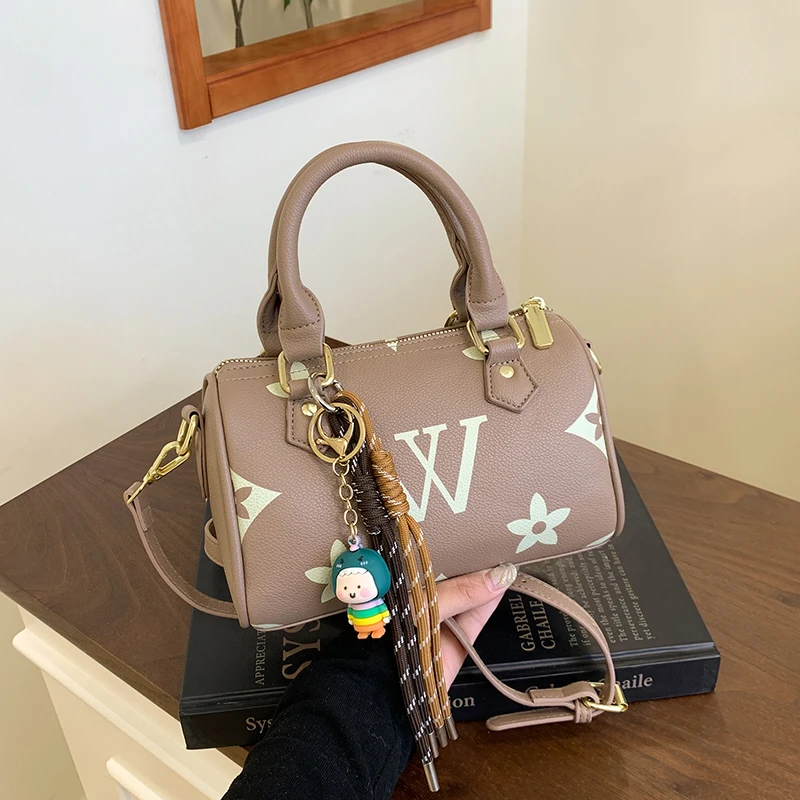 

Элегантная сумка через плечо в стиле Майяра, новинка 2025 года, стильная повседневная регулируемая женская сумка под мышками для повседневного использования, популярная регулируемая женская сумка