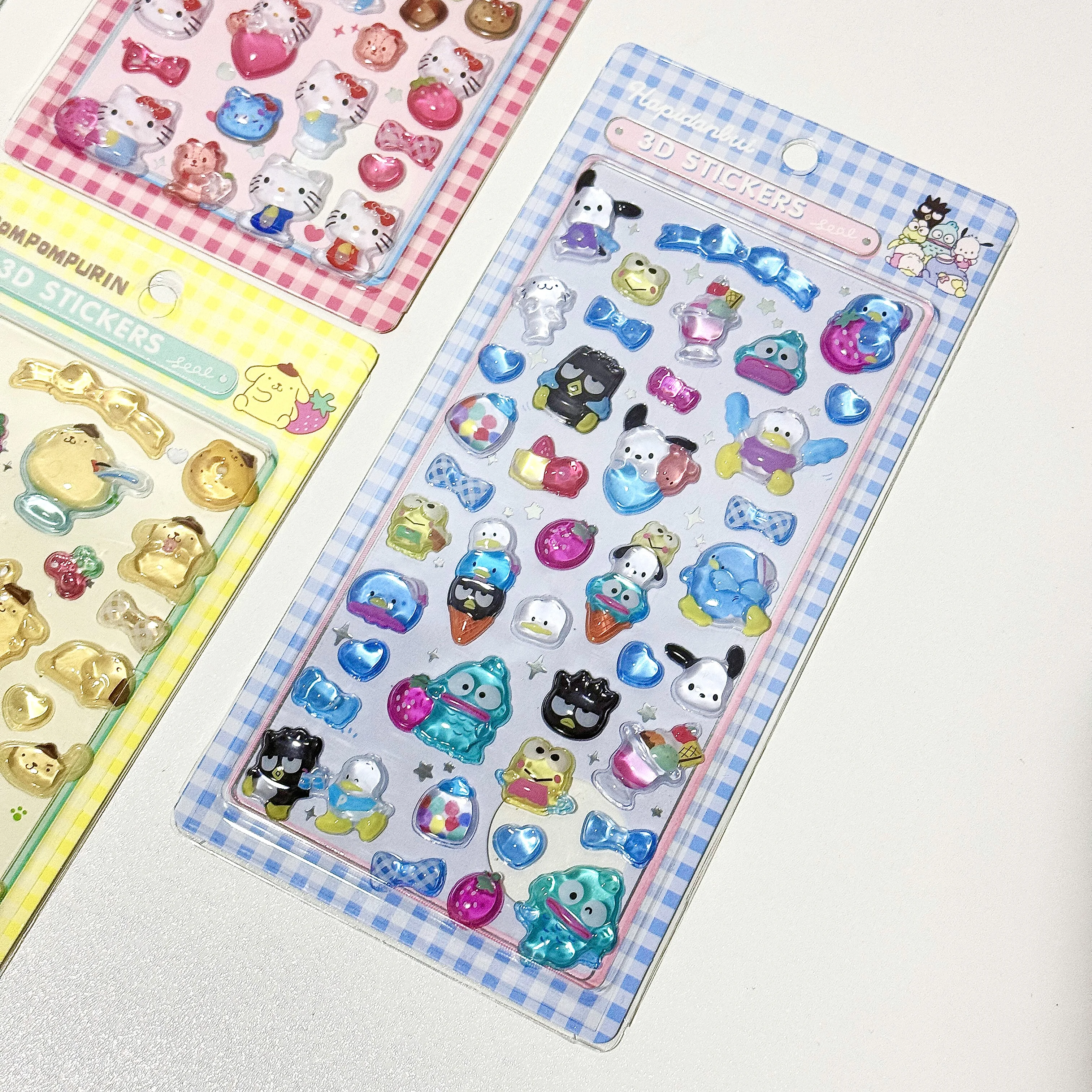 1/8 قطعة ملصقات سانريو ثلاثية الأبعاد أنيمي سانريو كورومي هيلوكيتي بلدي ميلودي سينامورول Hangyodon حقيبة حالات الديكور هدايا عيد الميلاد