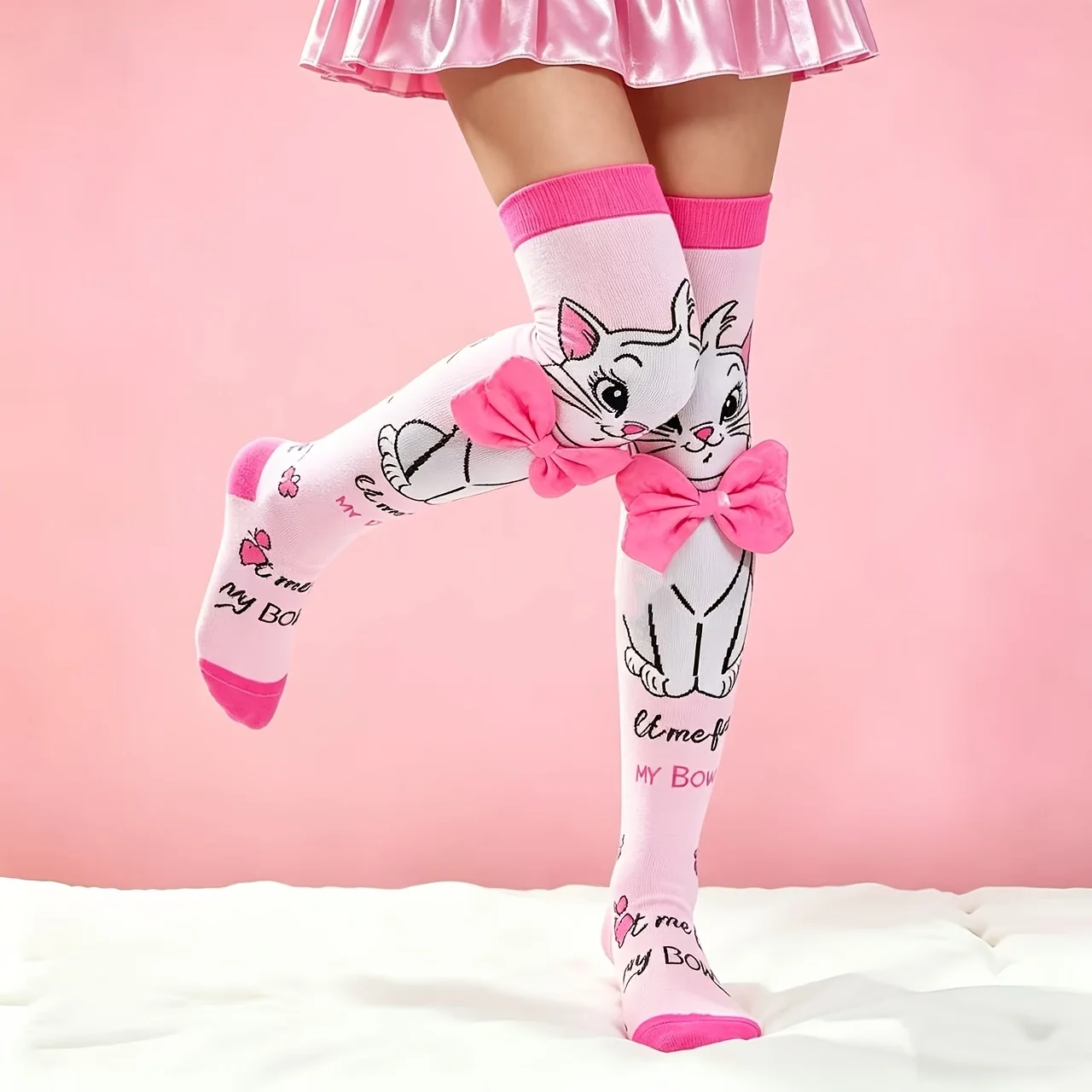 1 pair of cartoon cat girls' knee socks, playful style, high elasticity without straining their legs, with three-dimensional bow view 4