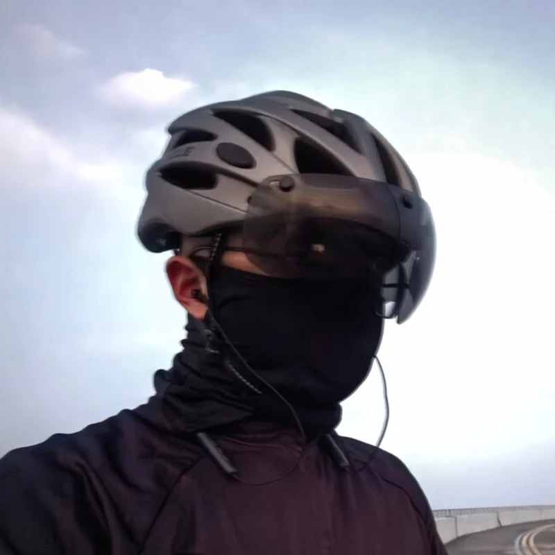 

LOCLE Magnetic Goggles Cycling Helmet MTB Road Mountain Bicycle Helmet With Glasses Sun Visor In-mold Bike Helmet 55-66cm