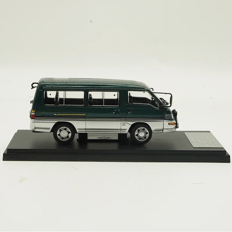 Diecast 1:43 Scale Delica Van Simulation Alloy Car Model Toy Collectible Souvenir