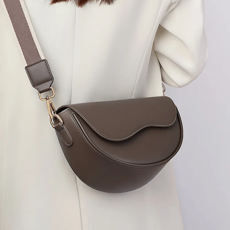 

Ladies' crossbody bag, genuine leather saddle bag, high-end underarm bag