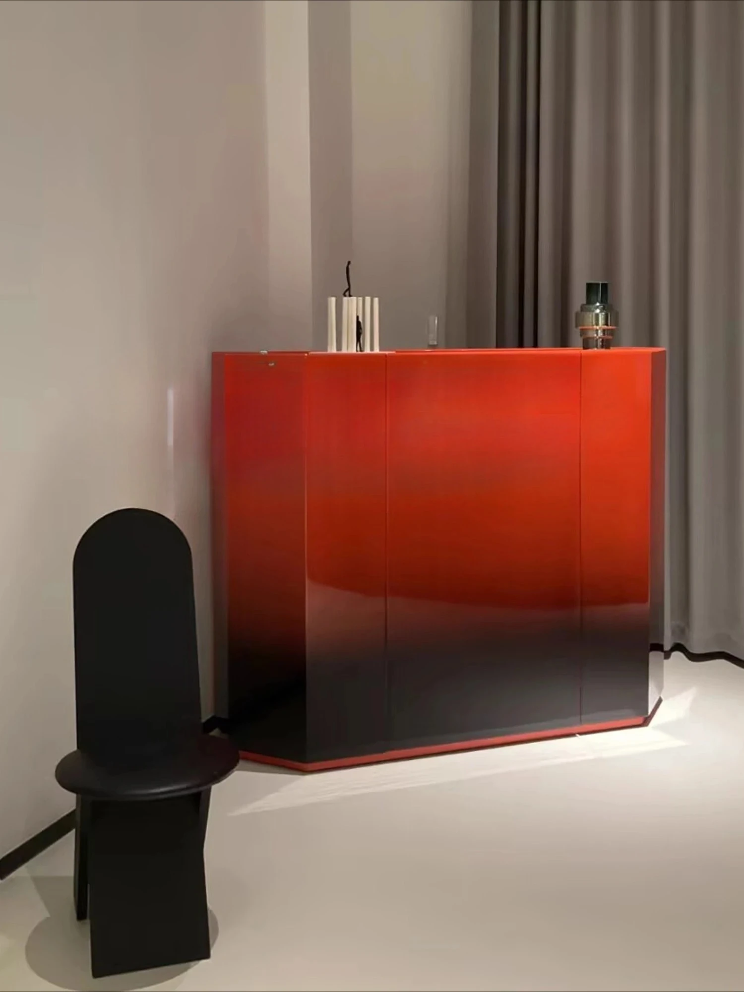 Modern red gradual change high-end entrance door porch storage side cabinet large capacity storage cabinet