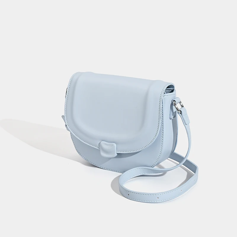 حقائب سرج للنساء حقائب يد وحقائب يد بتصميم فاخر لعام 2025 جديدة في جلد البولي يوريثاليت ديكور بسيط للتنقل عبر الكتف شحن مجاني سريع الوصول