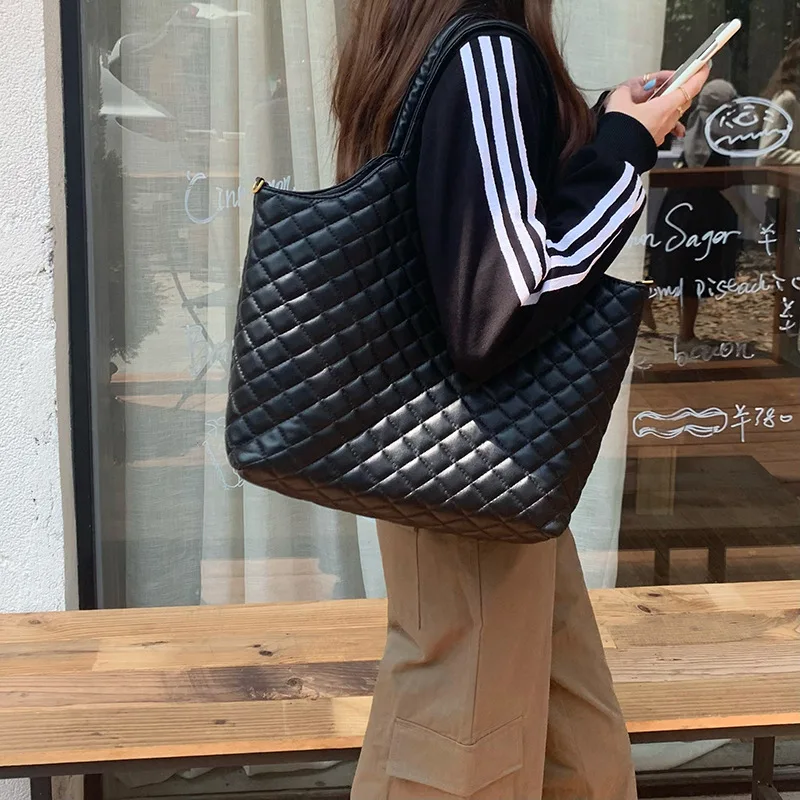 Tote Bags New Women Fashion Shoulder Bags Black Diamond Lattice Soft High Capacity Leisure Versatile Lady Trend Crossbody Bags