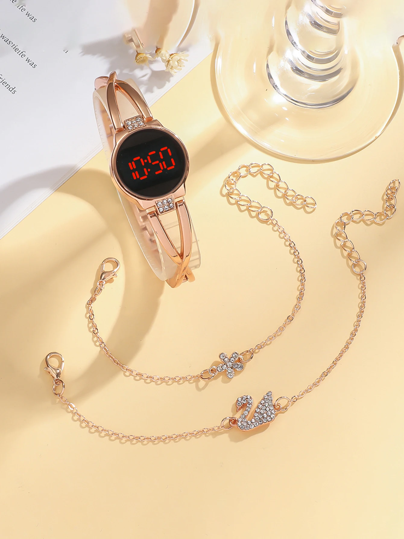 

Элегантный набор женских часов с LED-подсветкой в цвете розовое золото, цифровые наручные часы с сенсорным экраном, 2 браслета с кристаллами, подарочный набор для нее