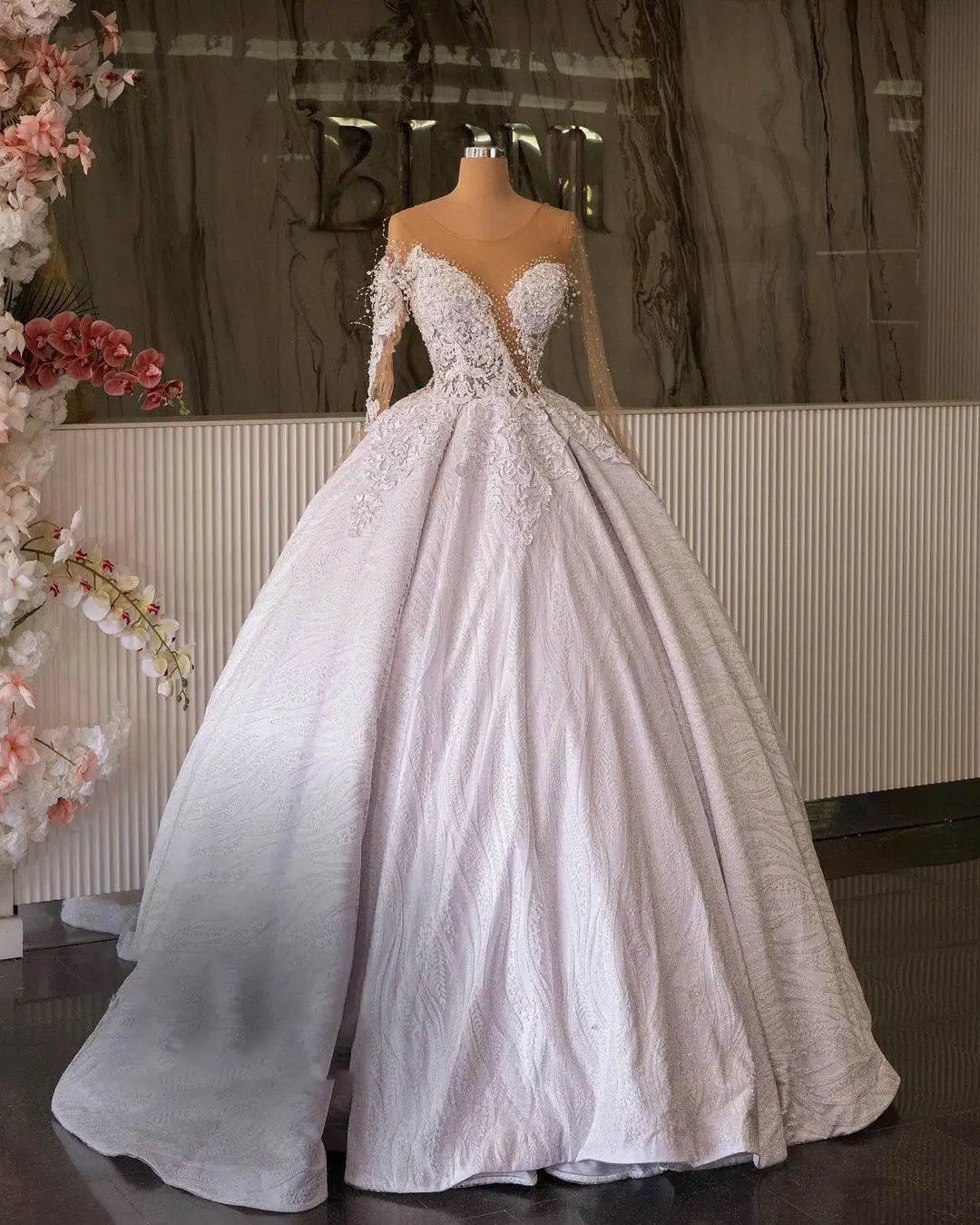 Illusion Wedding Dress Ball Gown O-Neck Appliques Pearls Long Sleeve Plus Size Bride Dresses Vestido De Noiva Custom Made