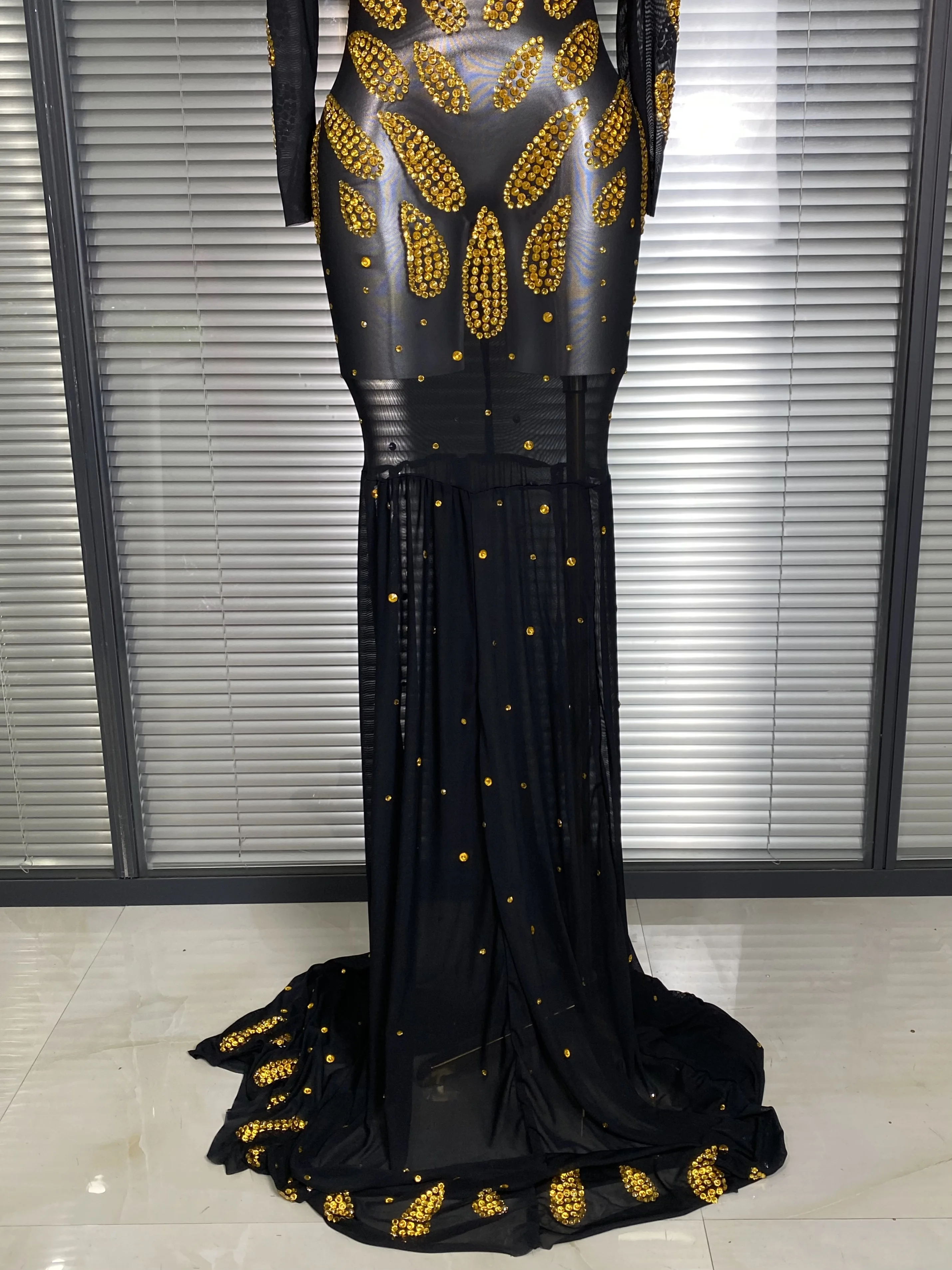 ใหม่ผู้หญิงเซ็กซี่ตาข่ายเลื่อมแขนยาวผลกําไรในรอบดูผ่าน Sheer Long Maxi ชุดสีดํา Party เครื่องแต่งกายชุด