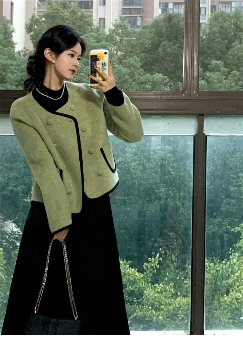 

Твидовый жакет с декоративными пуговицами, женский, зимний, утепленный, приталенный силуэт, простой отложной воротник, с вырезами, эстетичный, профессиональный, для офиса