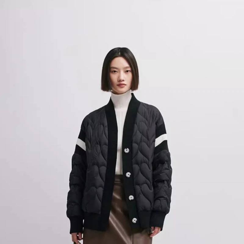 Chericom korte opstaande kraag donsjack gebreide stoffen panelen knoopsluiting geribbelde manchetten schuine zakken kleurblokkering Y298007Y