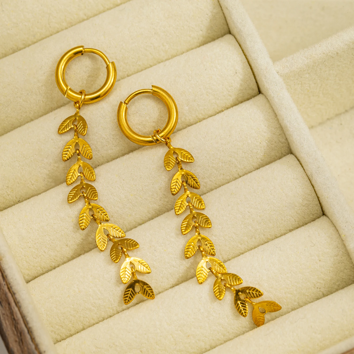 여성을 위한 패션 심플 피쉬테일 모양 롱 귀걸이, 스테인리스 스틸 18k 금 도금 저자극성 주얼리 선물