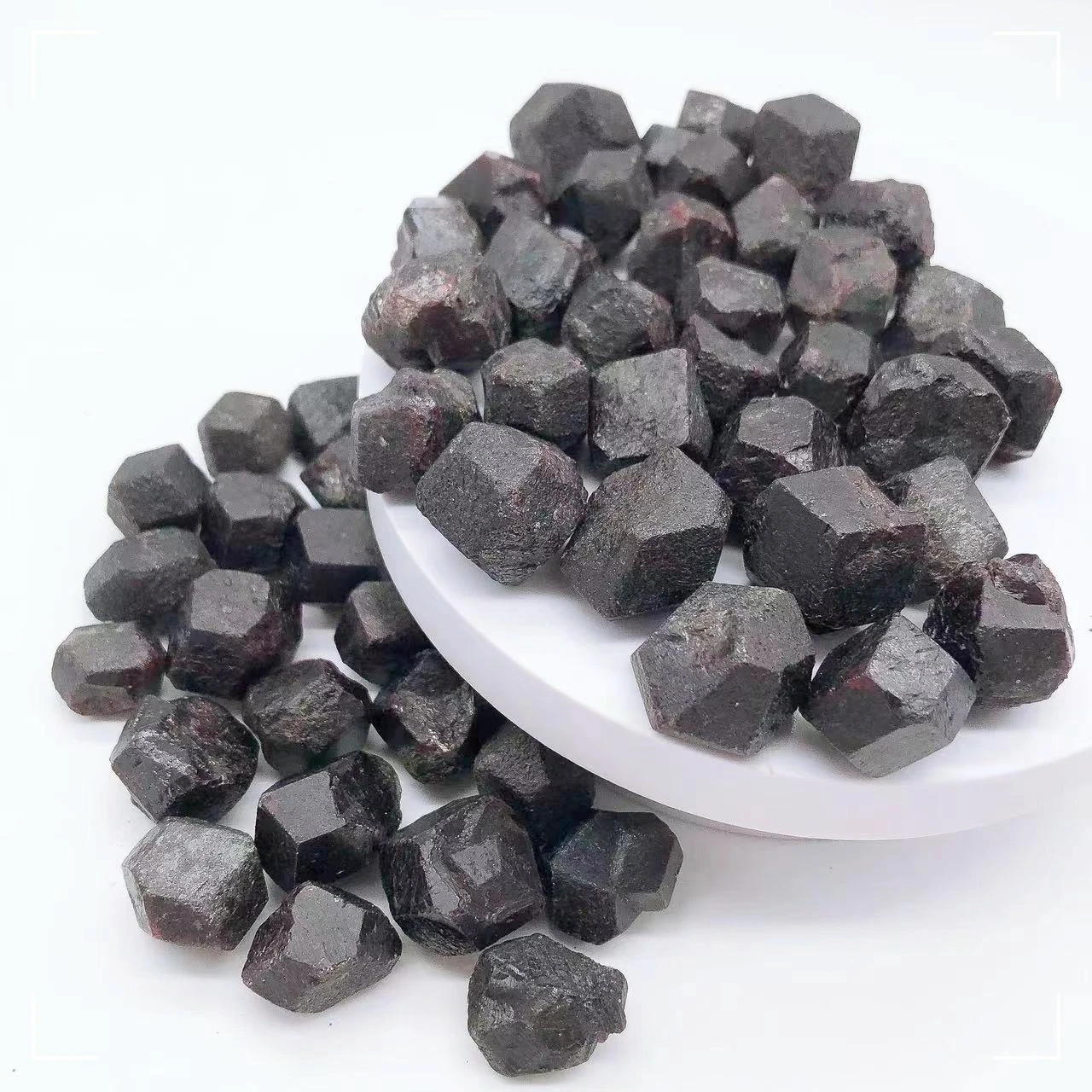 Natural Stone Red Garnet Crystal Rough Stone Gemstone Mineral Raw Stones Specimen Crystal Energy Healing Home Decor Gifts
