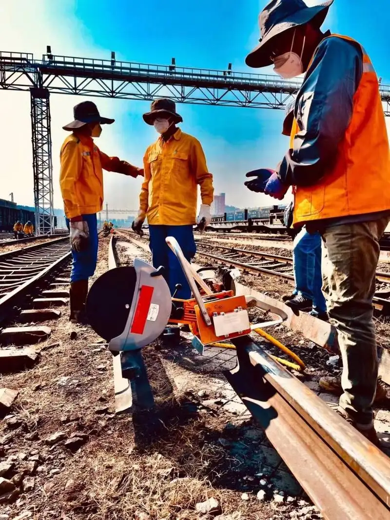 Macchina da taglio per binari Batteria al litio certificata CE per sostituzione e riparazione di metalli Tianjin