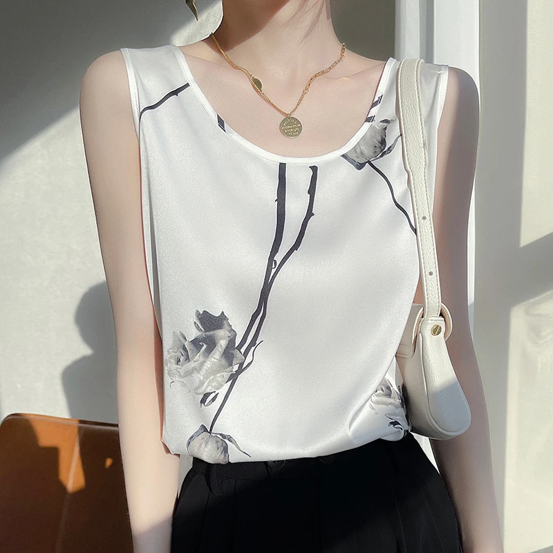 Jedwabna koszulka na ramiączkach z nadrukiem, damska, okrągły dekolt, bielizna, satynowa powierzchnia, jedwabny top, letni, dekolt w serek, słodki, luźny krój.