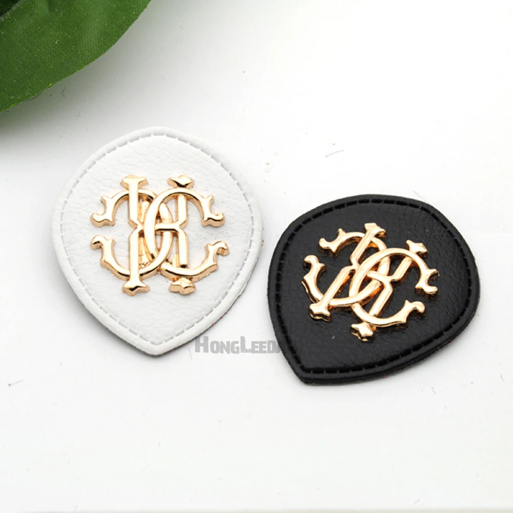 25pcs/lot black/white PU leather sew on Badges Fashion labels with metal logo clothing label for jeans/jacket PLB-001