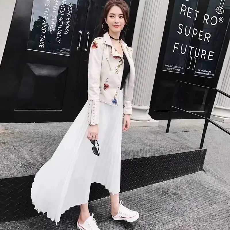 Black PU leather Jacket For women 2026 Spring Autumn New flower Embroidery rivet Zipper Coat Women's Short Motorcycle Jackets