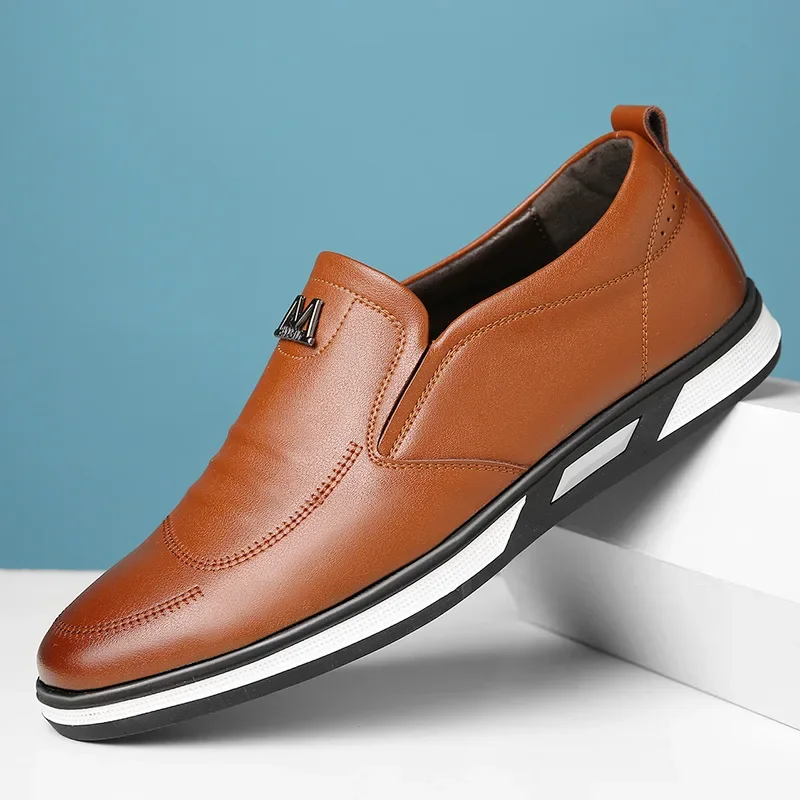 Zapatos informales de cuero auténtico para hombre, mocasines transpirables para conducir, primavera y otoño, 2024