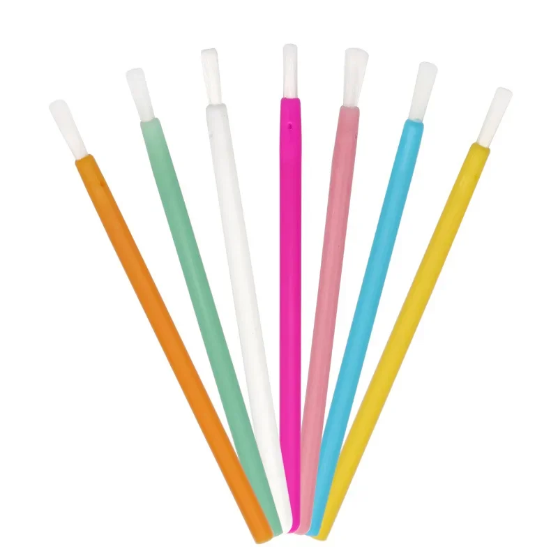 50 Stück Einweg-Nylonfaser-Lippenpinsel, Lippenstiftstäbe, sauberer Applikator, Lipgloss-Pinsel, tragbare kosmetische Make-up-Werkzeuge für Frauen