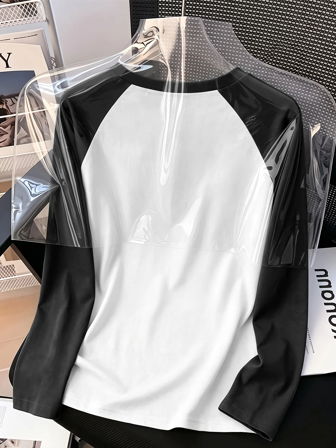Cartoon Winking Smiling Face Print Raglan Long Sleeve T-Shirt Loose Fit Casual T Shirt for Daily Outdoor Clothes Female Vintage