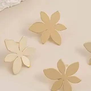 

14K Gold-Plated Large Flower Stud Earrings S925 Silver Needle Pendant Handcrafted DIY Accessory Elegant Flower-Shaped Jewelry
