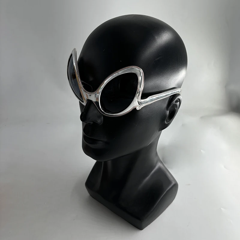 Occhiali alieni a LED Concerto di Halloween Birra NightClub Rave Accessori Uomo Illumina Cosplay Alien Cool Occhiali Occhiali da sole divertenti