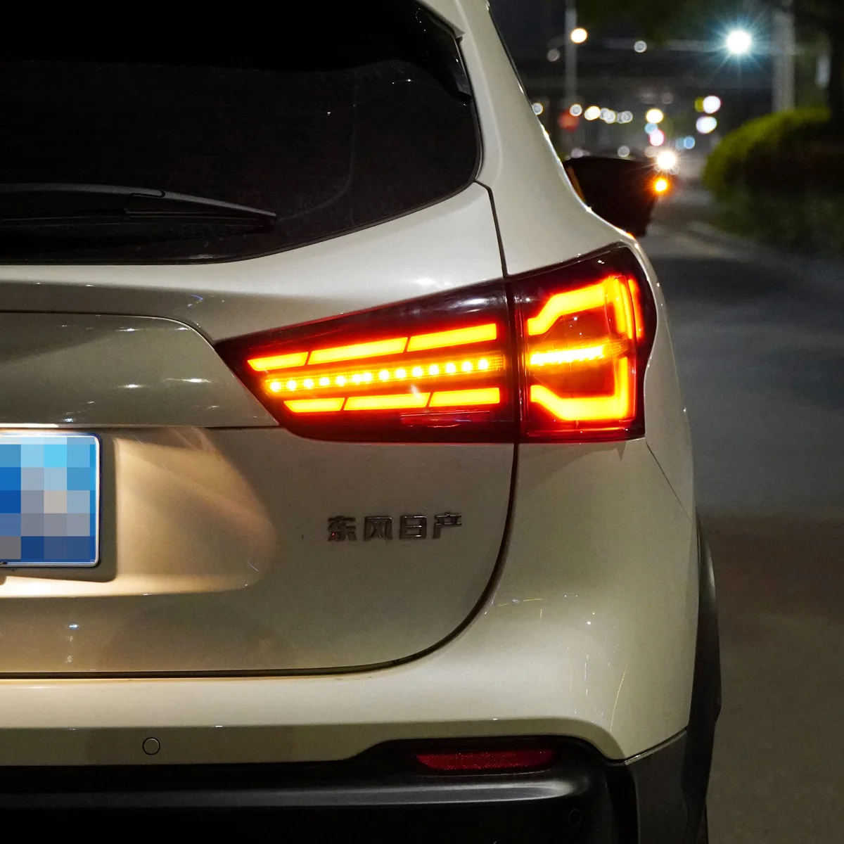 

Juncar is suitable for 16 to 22 years NS Qashqai tail light LED assembly streamer tail light modification blackened red