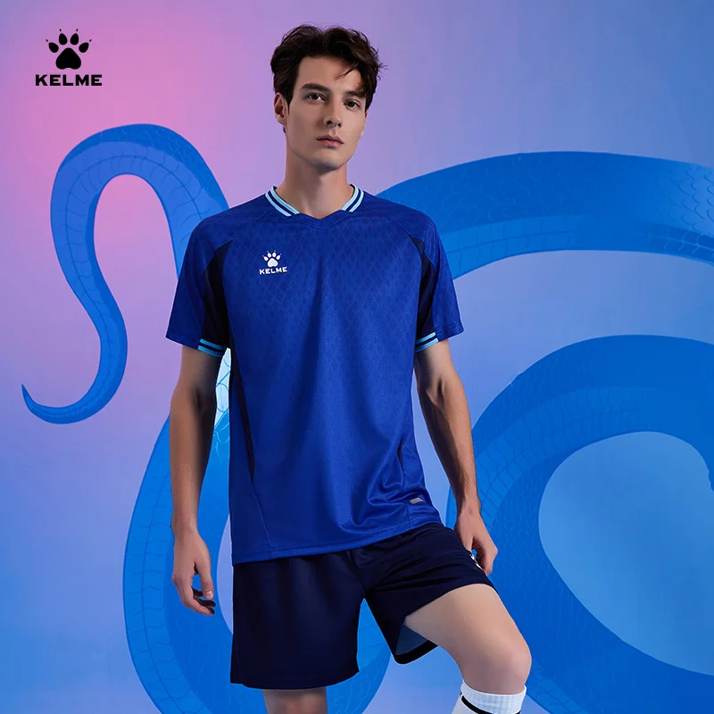 Kelme Fußballuniform, maßgeschneiderte Teamuniform, offizielles, echt bedrucktes Uniform-Set, Herren-Matchausrüstung, kurzärmelig