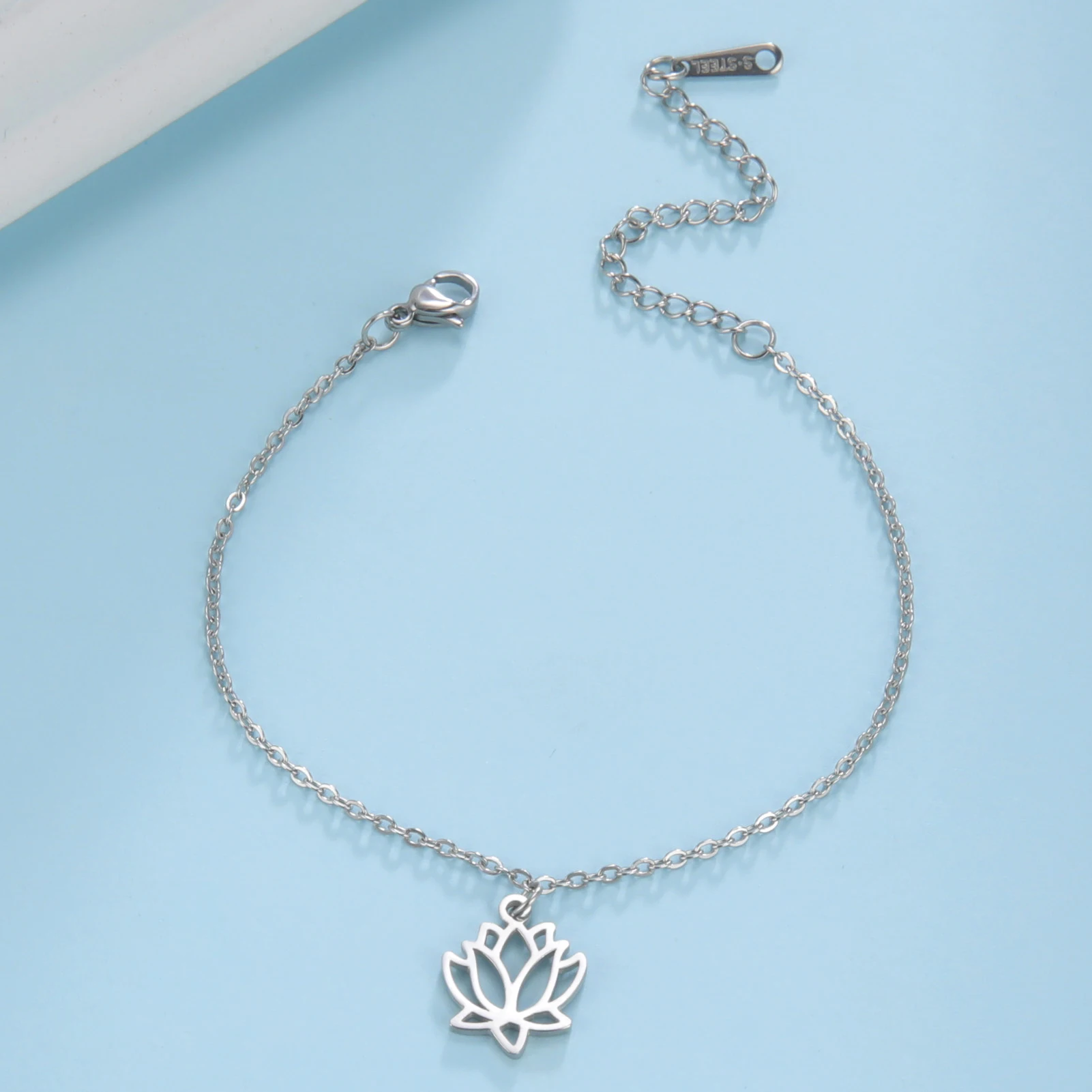 Cutout Small Lotus Pendant Bracelet Simple Stainless Steel Charm Bracelet for Women 2023 New Trend Jewelry Party Gift
