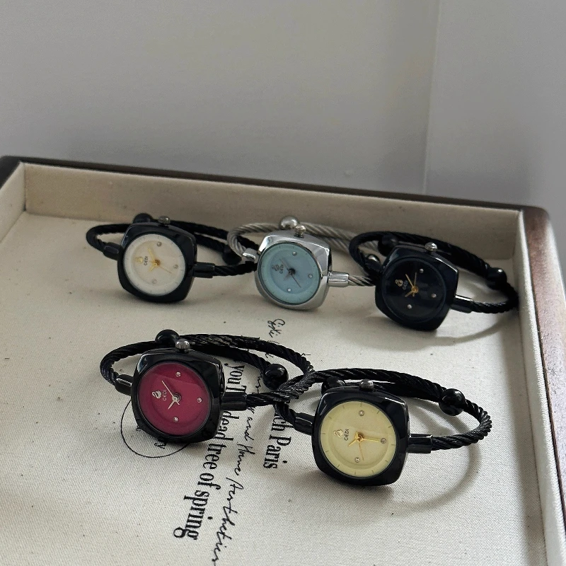 Elegant luxury sweet and cool black rose niche design women's watch 2025 new high-value student exquisite small quartz watch