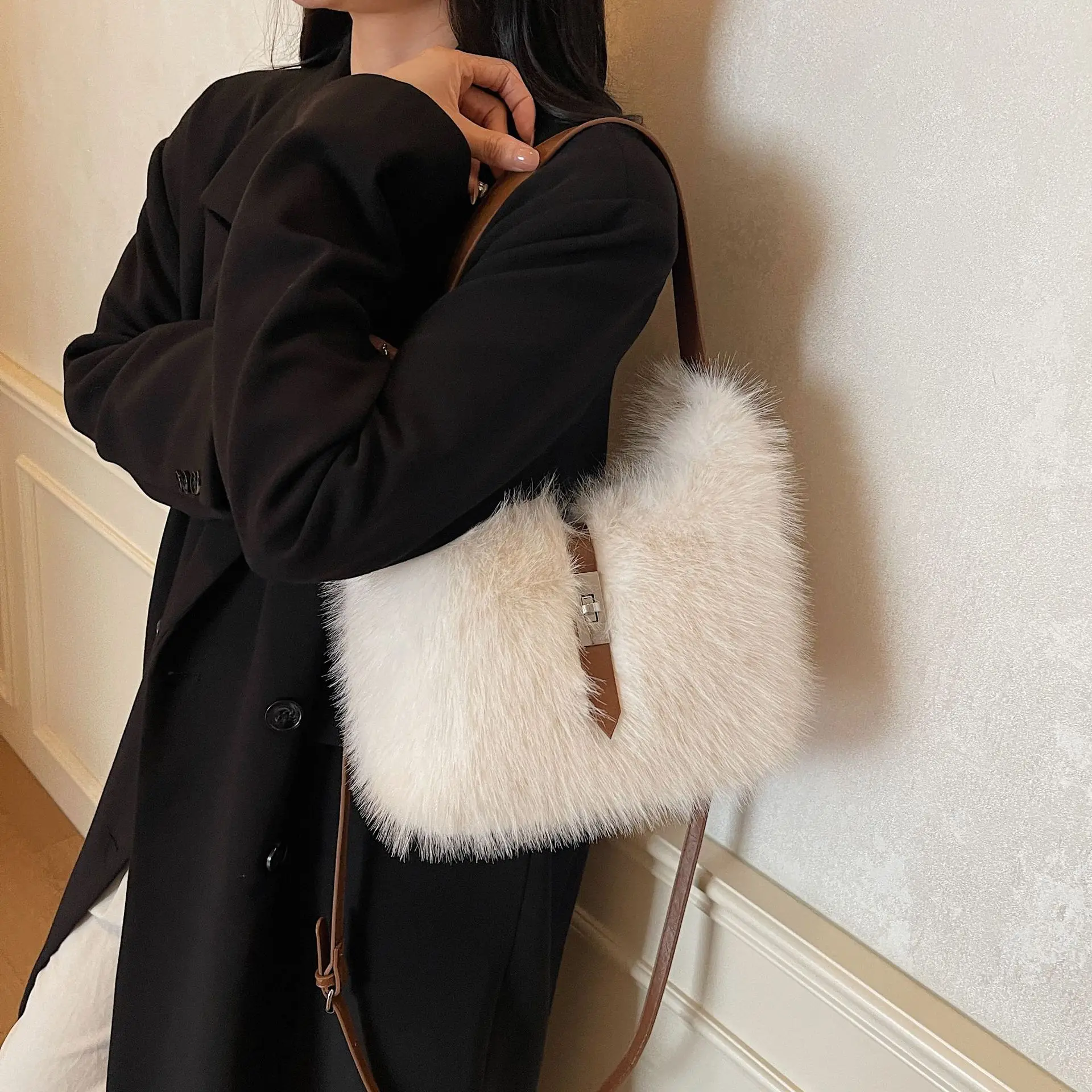 

Women's 2025 Autumn Winter Plush Bag - Fluffy Bucket Style, High-End Shoulder/Crossbody/Handbag, Perfect for Daily Use