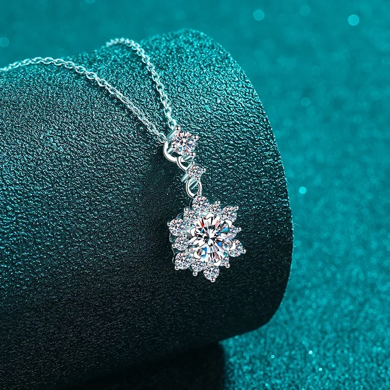 

Sunflower Charm Pendant 1ct Moissanite Clavicle Chain for Women Platinum PT950 Necklace Luxury Antique Finish Jewelry Girl Gifts