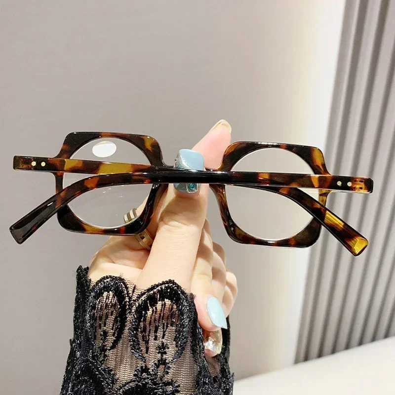 Retro-Anti-Blaulicht-Lesebrille für Männer und Frauen, modische quadratische Hyperopiebrille, modische Lesebrille – Detail 8