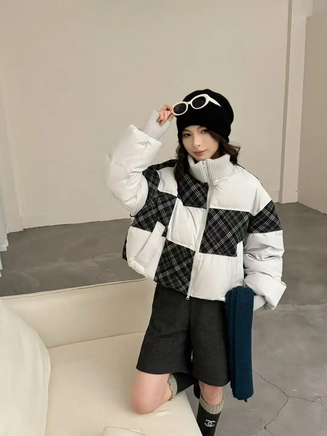 

XF9999 Autumn/Winter 25 New Women's Clothing Design Splicing Grid Pattern Nine Palace Grid Short Warm Down Jacket