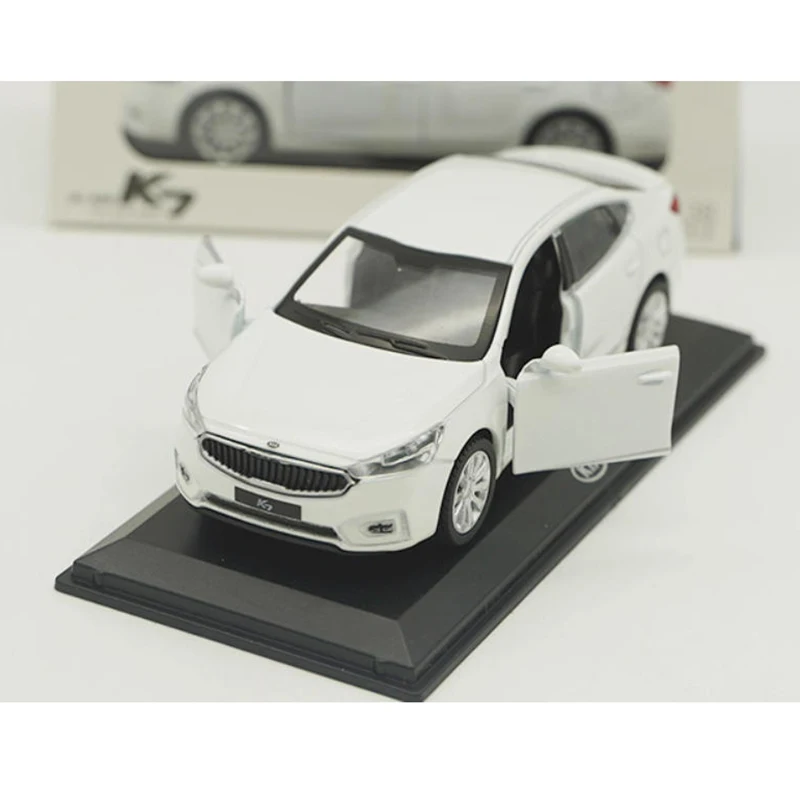 

Оригинальный литой под давлением масштаб 1:38 KIA K7, имитация сплава, модель автомобиля, статическая коллекция, украшенные праздничные подарки, игрушки