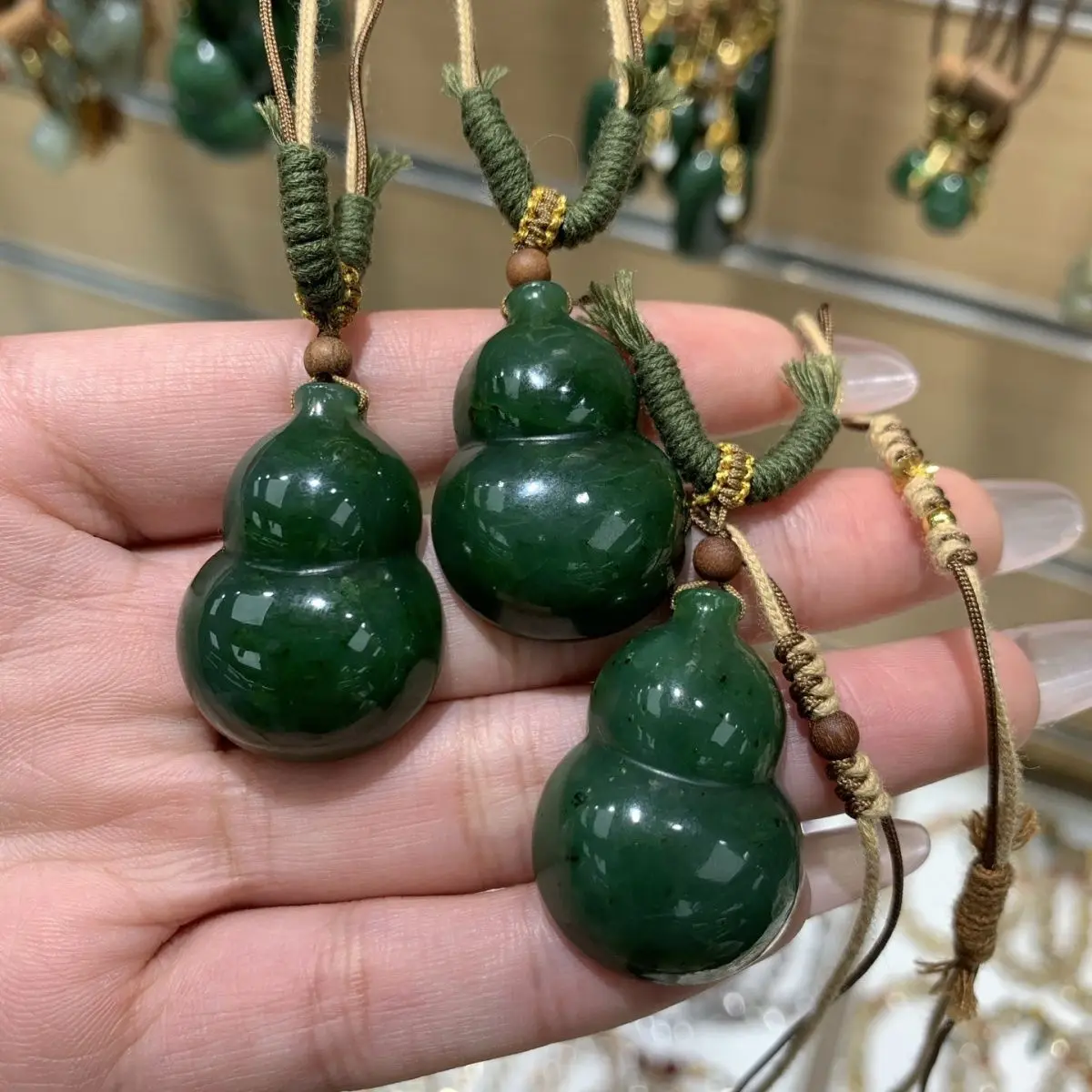 

Natural Hetian jasper 30mm gourd pendant, Seiko jade pendant, men's and women's jade pendant necklace.