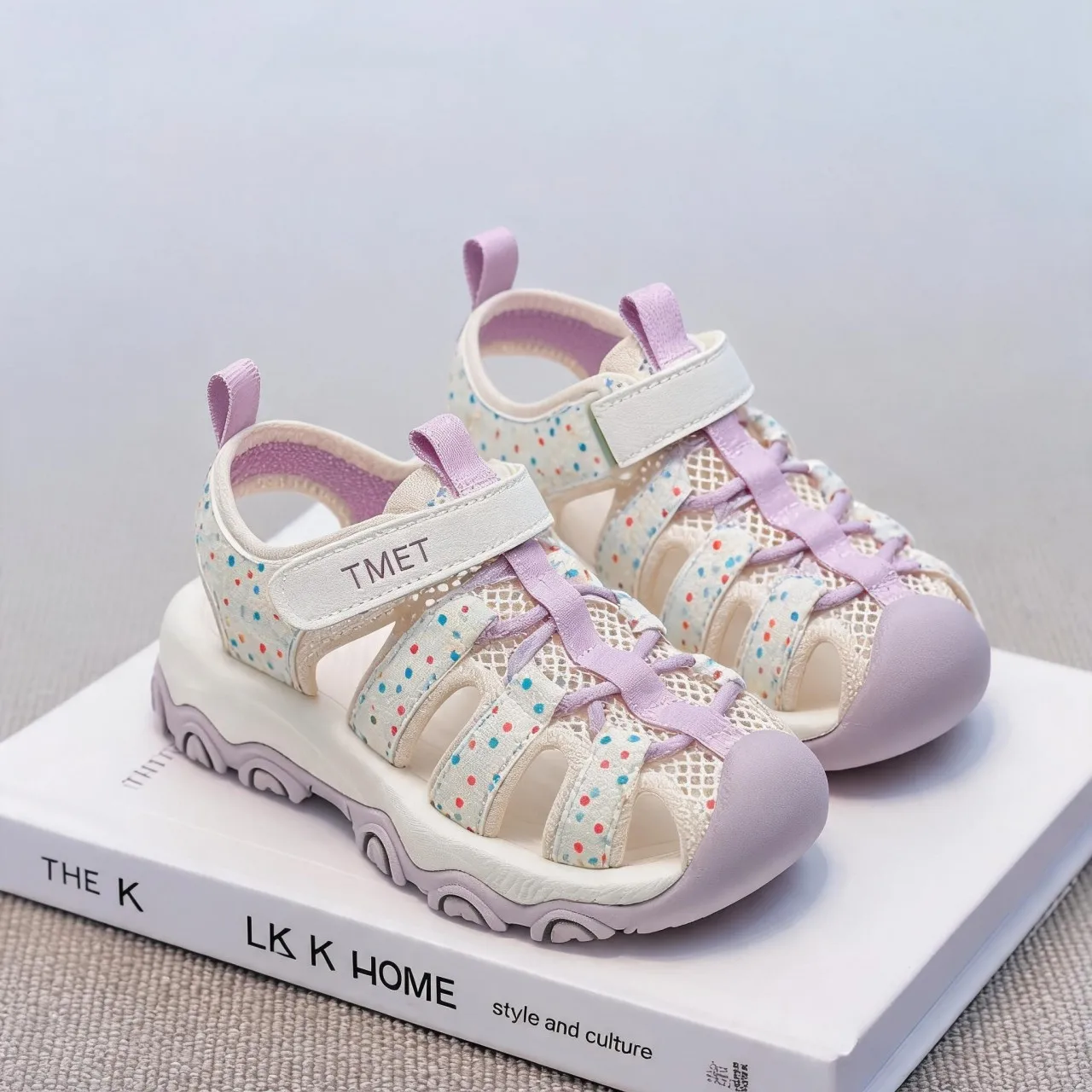 

Kids Girls Closed Toe Sport Sandals Soft Non-slip Sole Breathable Mesh Upper Adjustable Strap Lightweight for Hiking&Daily Play