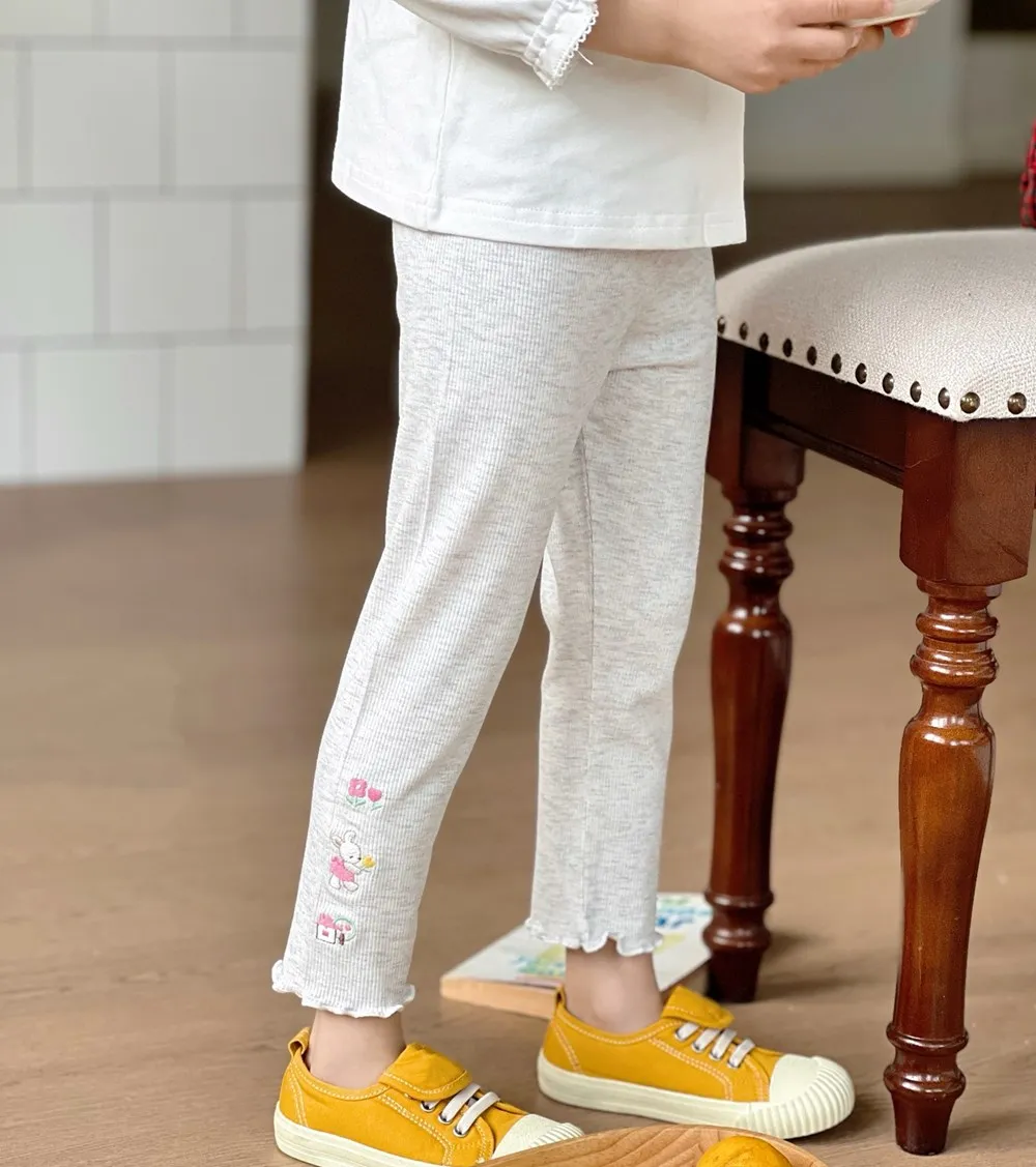 

kids girls clothes kids pants Cartoon pattern embroidered white and gray knitted leggings Nine quarter pants&shorts