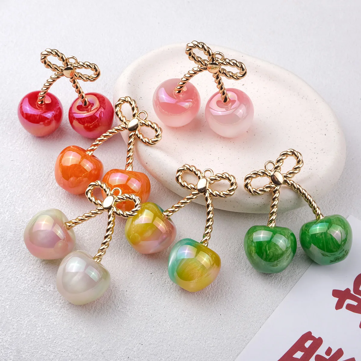 

Модные новые блестящие подвески-шармы из смолы и сплава в форме вишни для украшений, 57*53*25 мм, 10 шт.