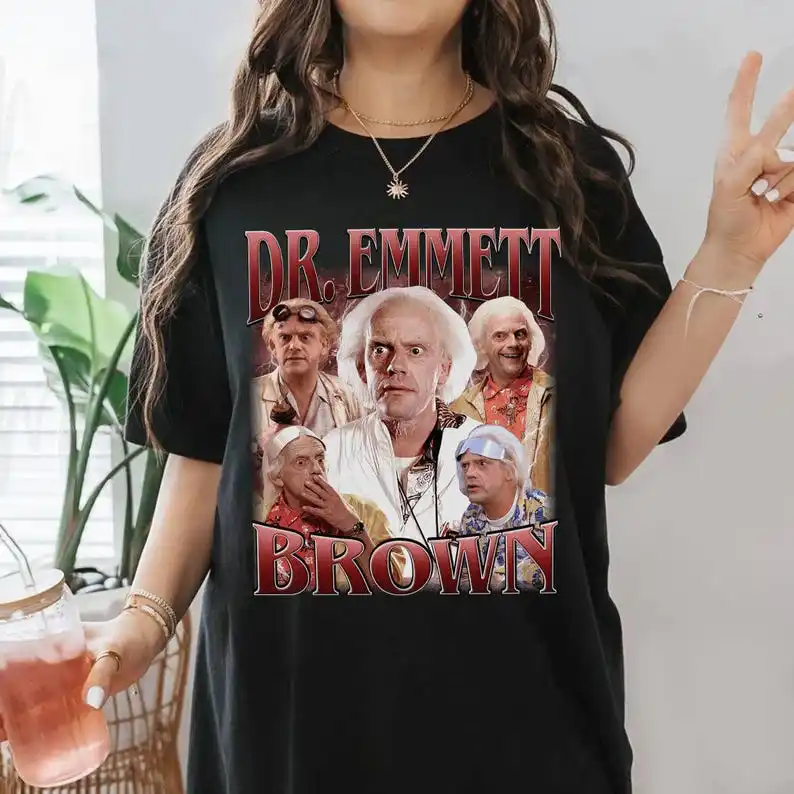 العودة إلى المستقبل قميص دكتور إيميت براون الكلاسيكي، تي شيرت كريستوفر لويد، قميص أفلام Vintage Doc Brown Retro 90s