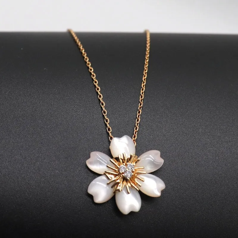 New White Nature Shell Pendant Necklace Famous Design VCA Flower Jewelry Plated with 18K Gold for Women Girl Party Gift