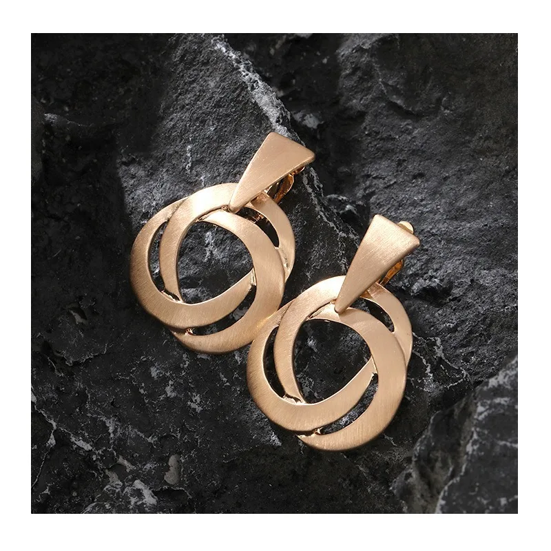 

New Stud Earrings Hot High-end Fashion Earrings Sell Versatile Personalized Women's Ear Clips