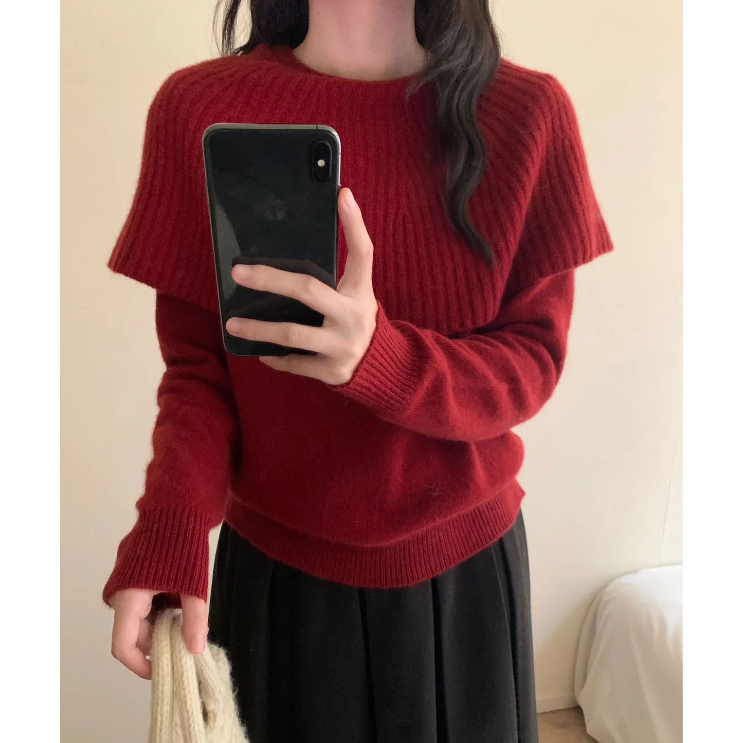 

Crew neck cloak knitted sweater autumn and winter atmosphere Christmas red soft waxy sweater women