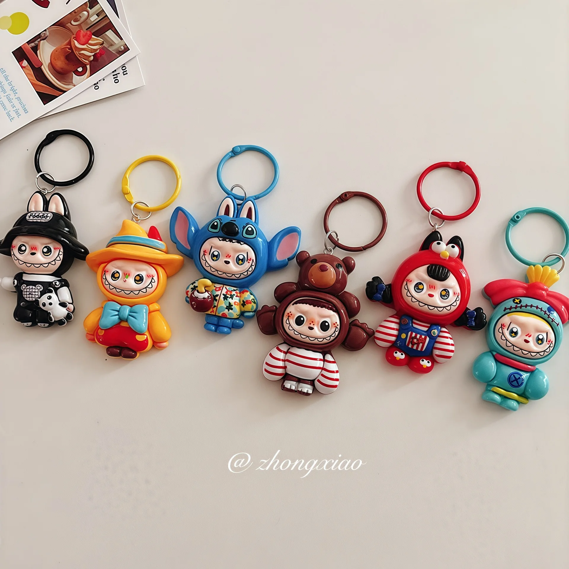 Niedliche und super Cartoon-Blindbox-Puppen, Schlüsselanhänger, Anhänger, Taschen, Anhänger und Accessoires