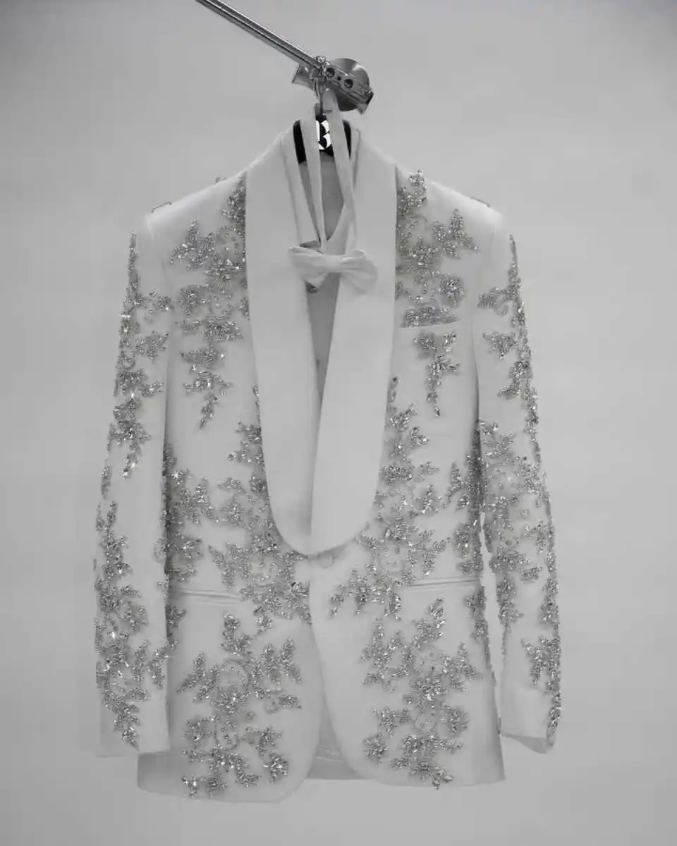 

Crystals Luxury White Men Suit Set 2 Pcs Wrap Blazer+Black Pants Trousers Wedding Tuxedo Office Jacket Prom Coat Customized