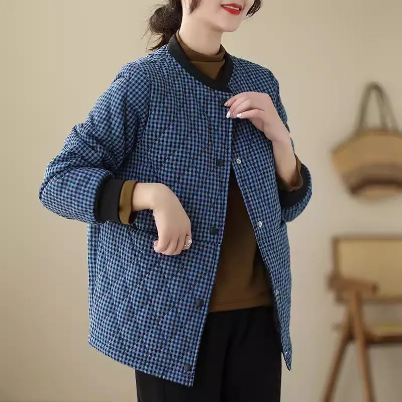 Abrigo de lino y algodón para mujer, chaqueta acolchada con cuello de béisbol a cuadros, Estilo Vintage literario, para otoño e invierno, novedad de 2024