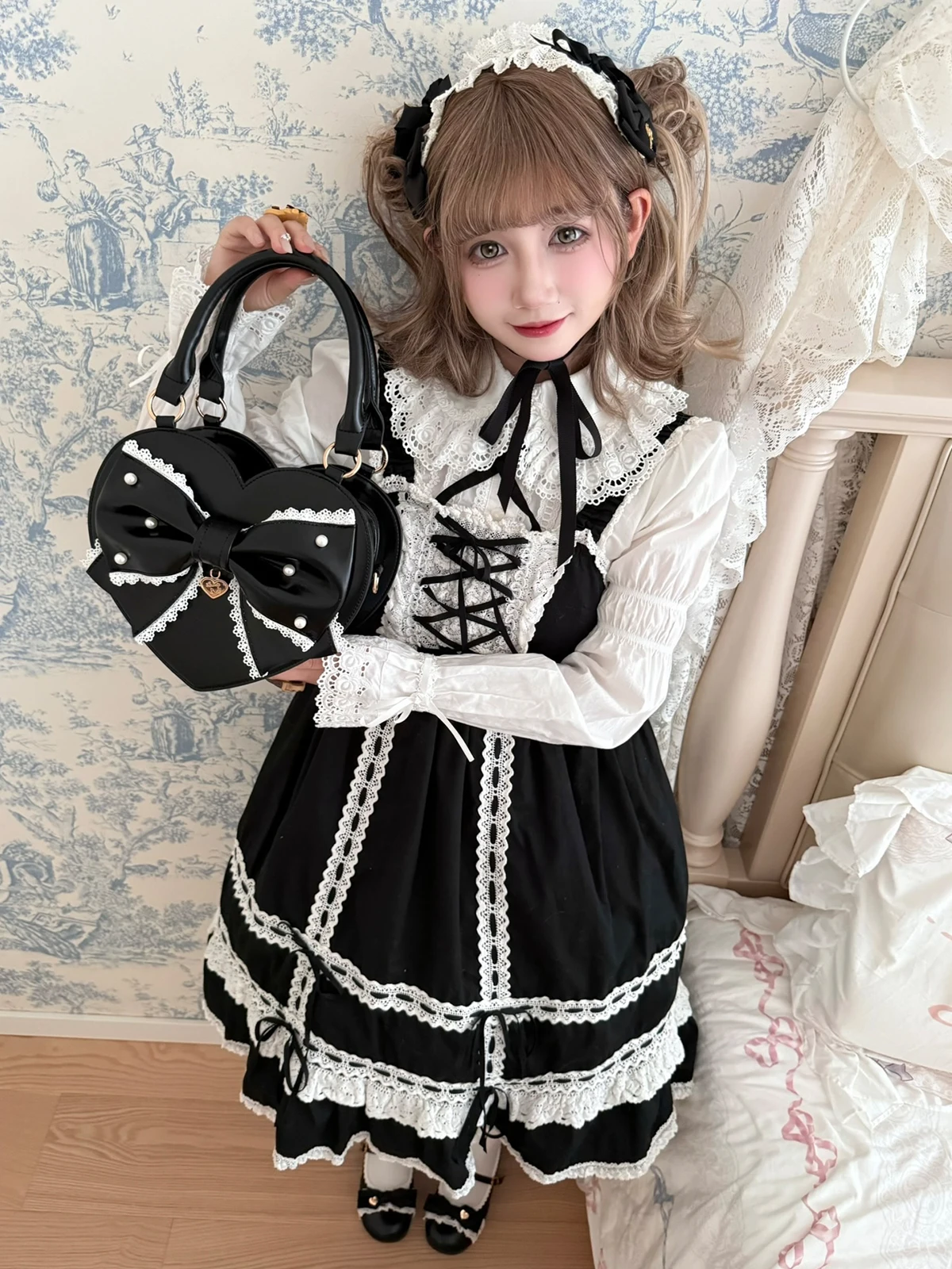 الفتاة الأميرة الحلو لوليتا شكل قلب حقيبة يد 2025 امرأة جديدة حلوة أنيقة القوس الكبير حقائب كروسبودي دمية يشعر حقيبة كتف