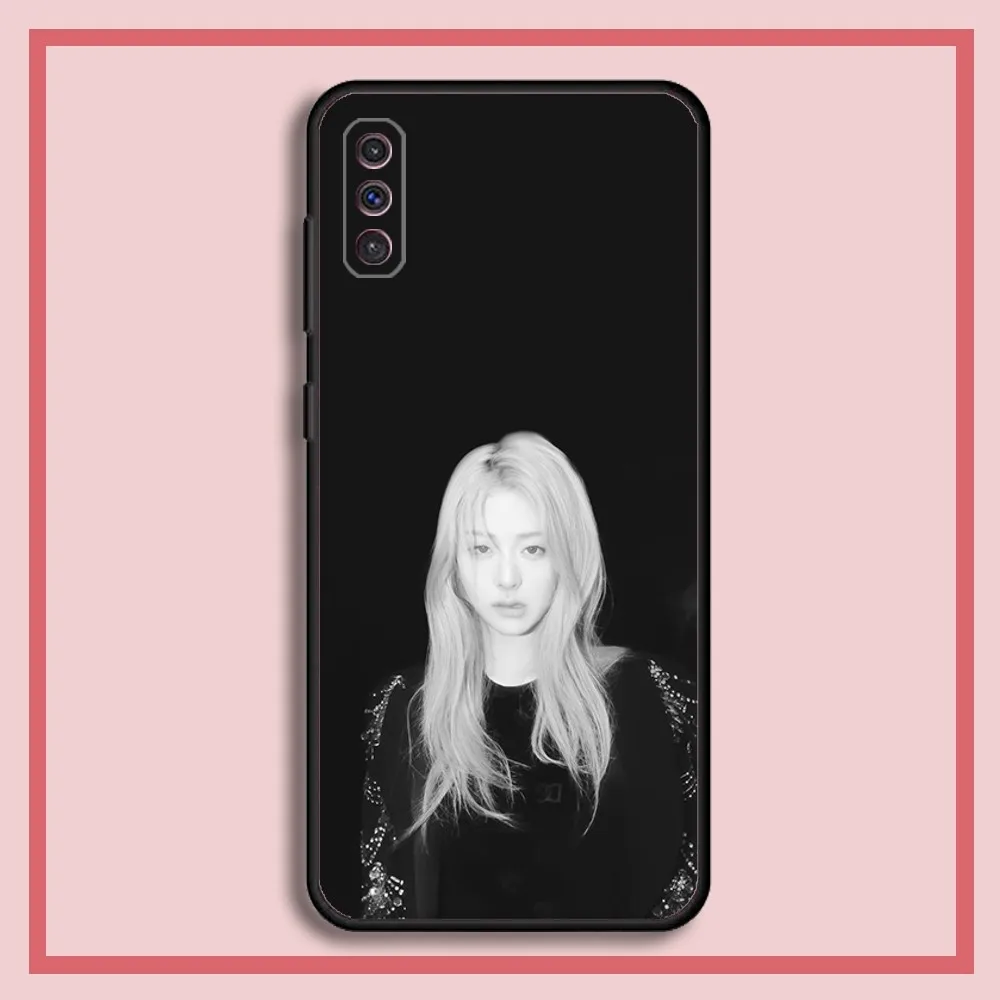 Singer Huh Yunjin Phone Case For Samsung S23,23,22,30,21,10,9,Note20 Ultra,Lite,Ultra,5G,Plus,FE,Black Soft Case