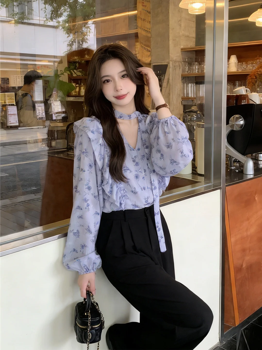 

Chic Floral Print V-Neck Shirt Women's Spring New Style Slimming Blouse Bell Sleeve Original Design Polyester Long Sleeve Shirt