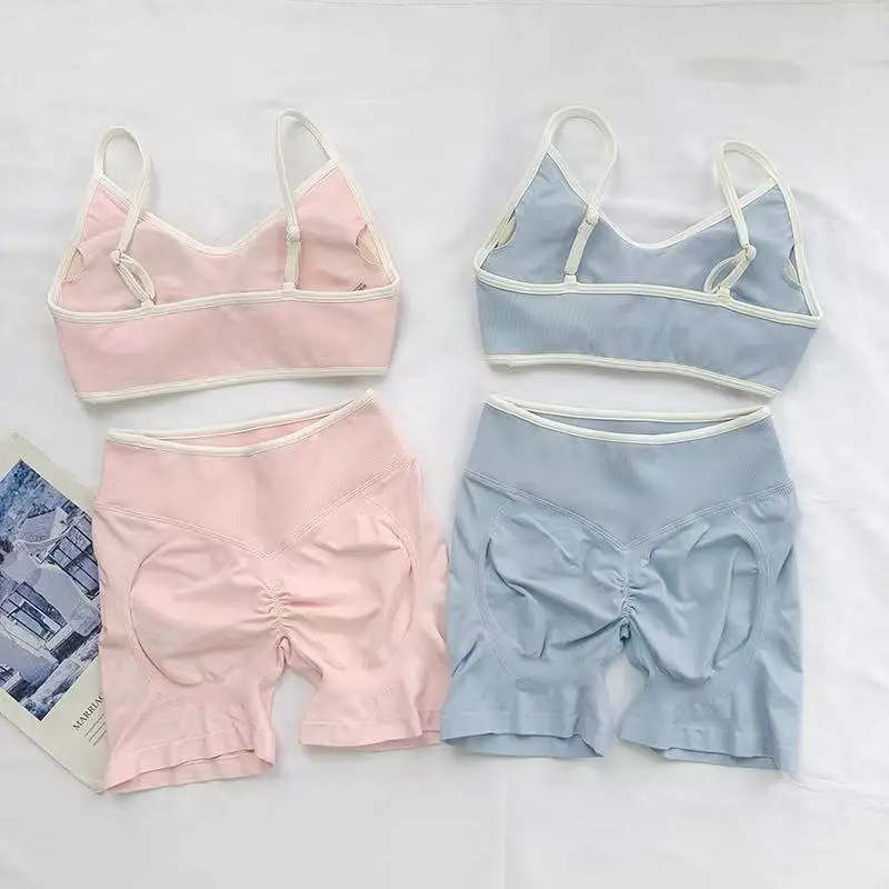 Sport- und Fitnessanzug Weste Kontrastfarben Stoßdämpfender Sport-BH Hochgeschnittene Atmungsaktive Peach-Hip Dreiteilige Shorts-Set – Detail 14