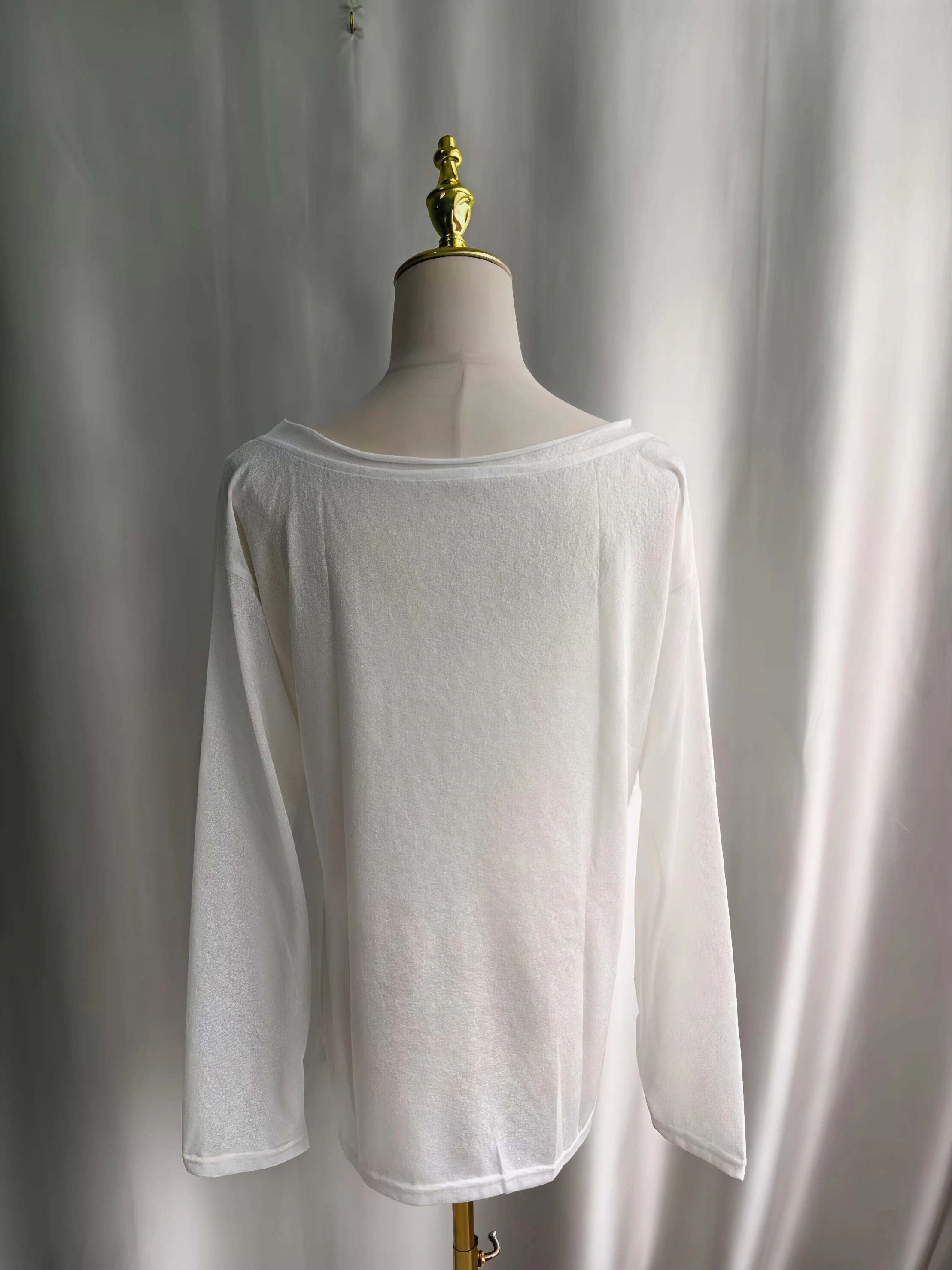 Damen Off-Shoulder Langarm-T-Shirt mit Hirsch-Tier-Print, locker geschnitten, lässig, aus dünner Baumwolle, mit U-Ausschnitt, Oversized-Oberteil – Detail 10